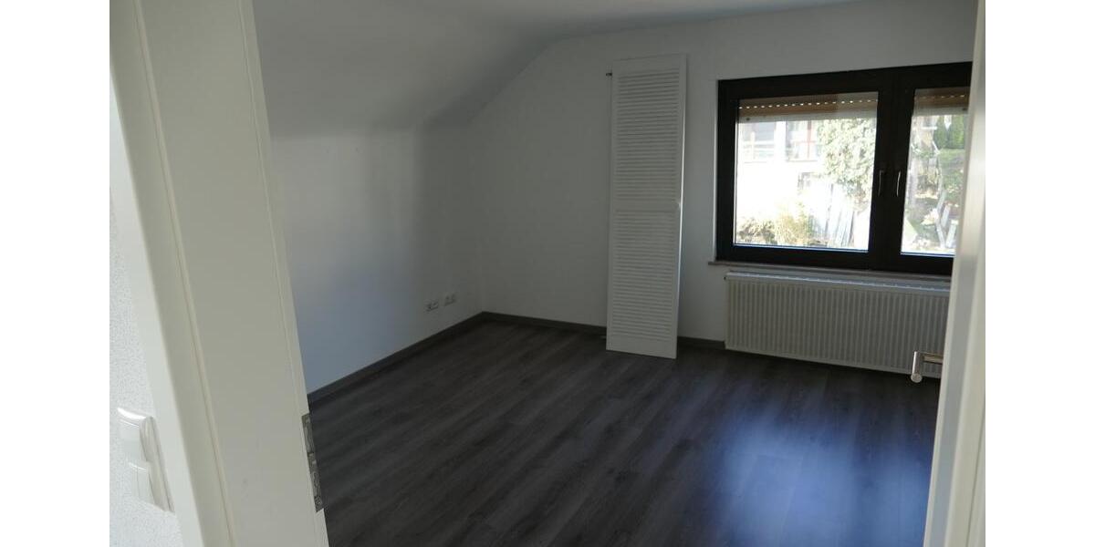Dachgeschoßwohnung Gückingen - 3.5 Zimmer, 85 m&sup2;, 600&euro; | Angebot:25883292