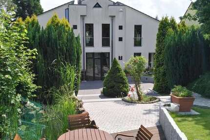 Haus zum Mieten in Essen 3.300 € 240 m²