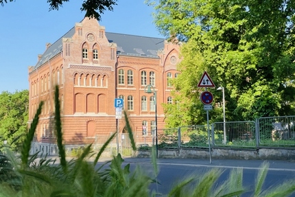 Großzügig Wohnen im alten Schulgebäude