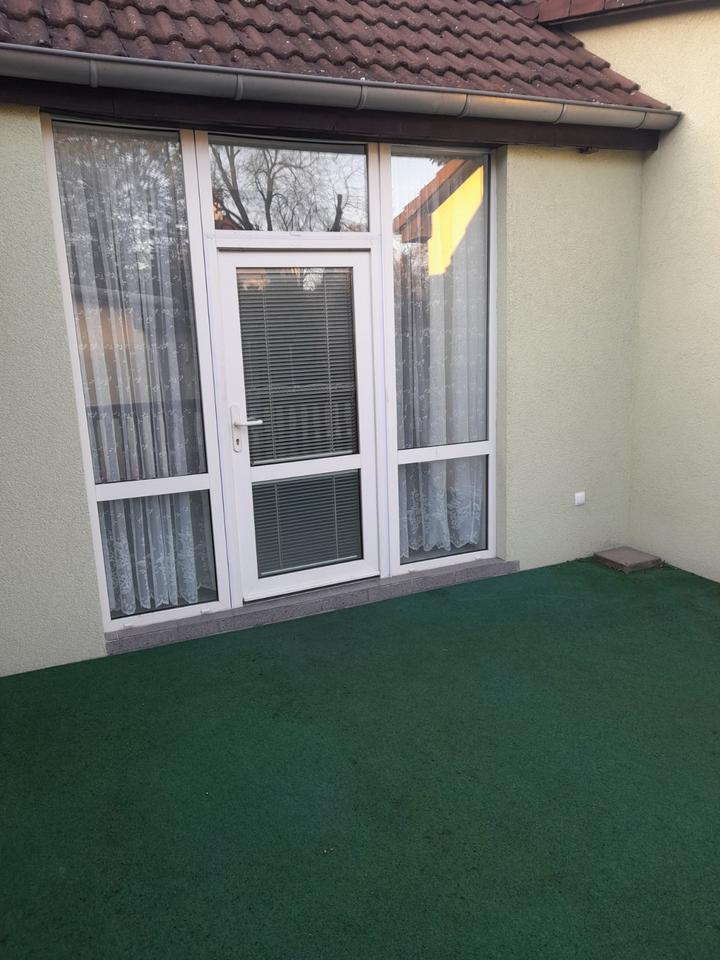 Biete schöne zwei Raum Wohnung
