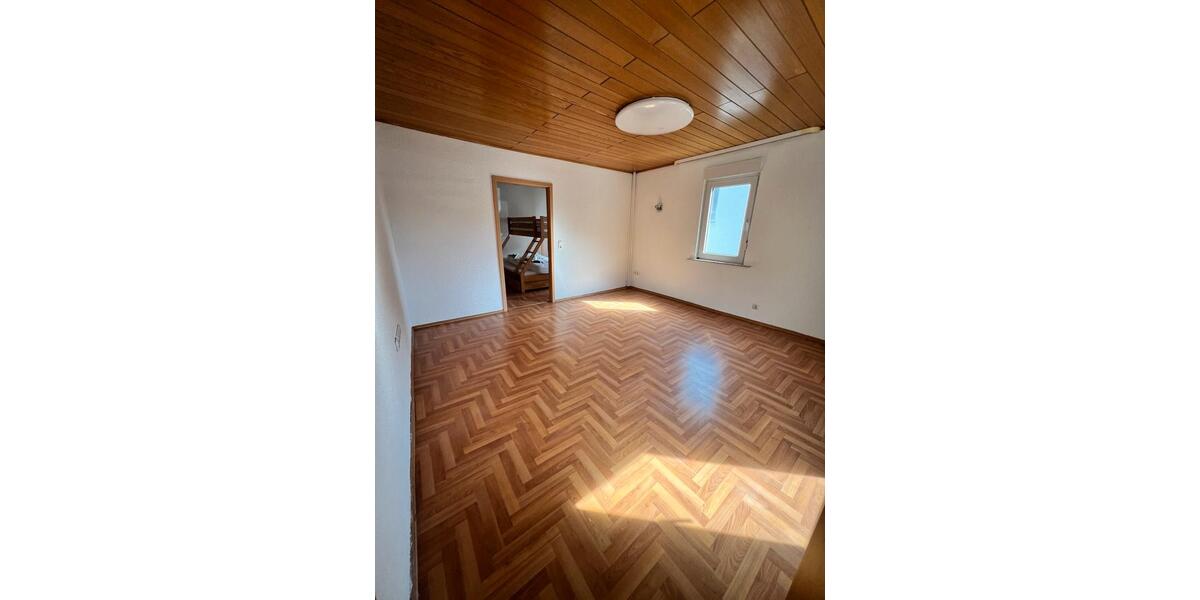 Etagenwohnung Eschenburg - 3 Zimmer, 100 m&sup2;, 700&euro; | Angebot:26201198