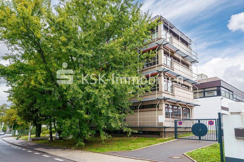 Funktionale Büroflächen in verkehrsgünstiger Lage von Bonn. zimmer