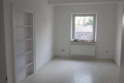 3 Zimmer Altbauwohnung 3. OG WG-geeignet 3 zimmer