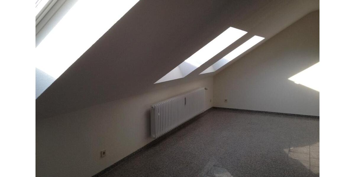 Dachgeschoßwohnung Ratingen - 2 Zimmer, 75 m&sup2;, 790&euro; | Angebot:26462870