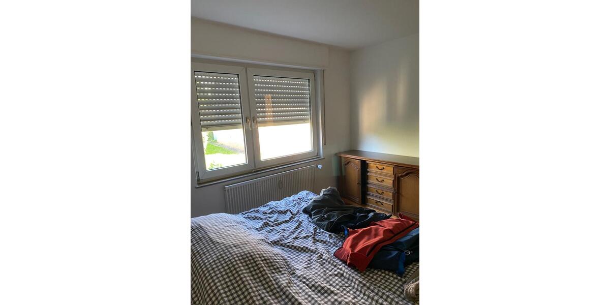 Geräumige 3,5-Zimmer-Wohnung mit Balkon, EK & Garage zu vermieten 2 zimmer