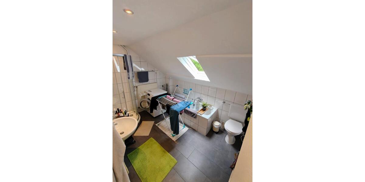 Dachgeschoßwohnung Marburg - 3 Zimmer, 80 m&sup2;, 1.200&euro; | Angebot:26567835
