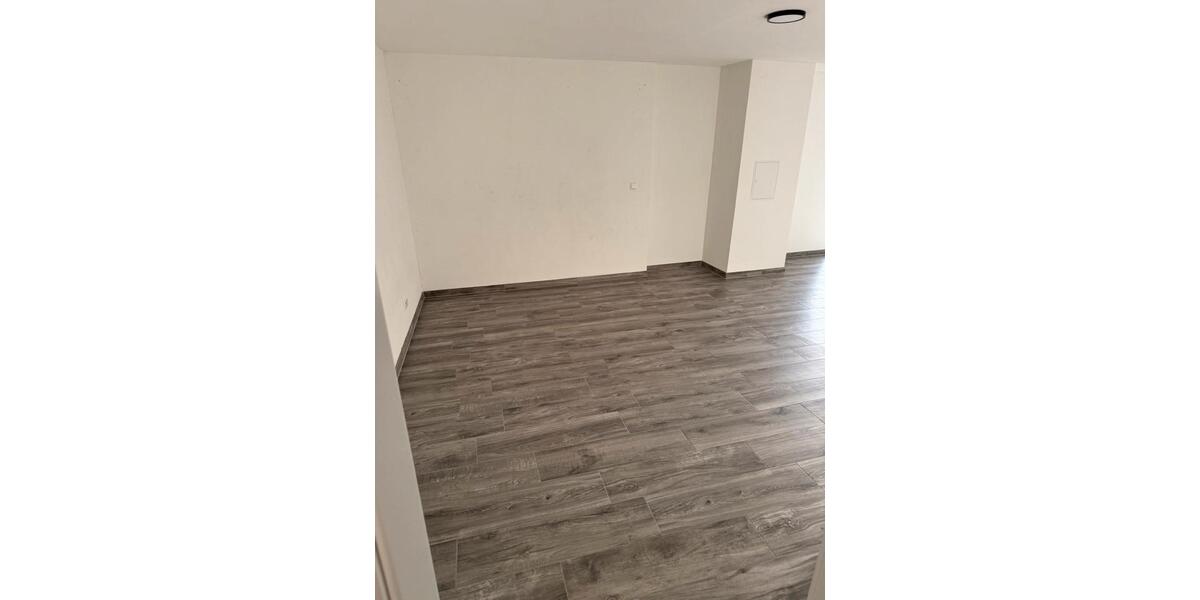 Erdgeschoßwohnung Villingen-Schwenningen Schwenningen - 4 Zimmer, 128 m&sup2;, 1.500&euro; | Angebot:26006377
