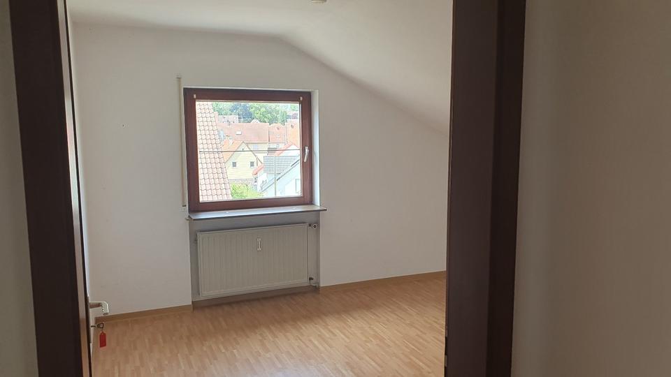 Dachgeschoßwohnung Rudersberg - 2.5 Zimmer, 65 m&sup2;, 660&euro; | Angebot:26679238