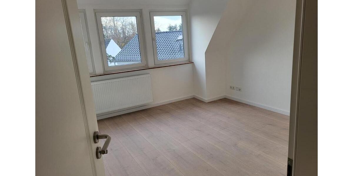 Dachgeschoßwohnung Bremen Hemelingen - 4 Zimmer, 97 m&sup2;, 1.400&euro; | Angebot:25109213