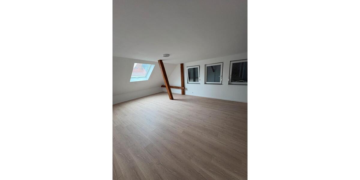 Dachgeschoßwohnung Geislingen - 4 Zimmer, 115 m&sup2;, 980&euro; | Angebot:26018585