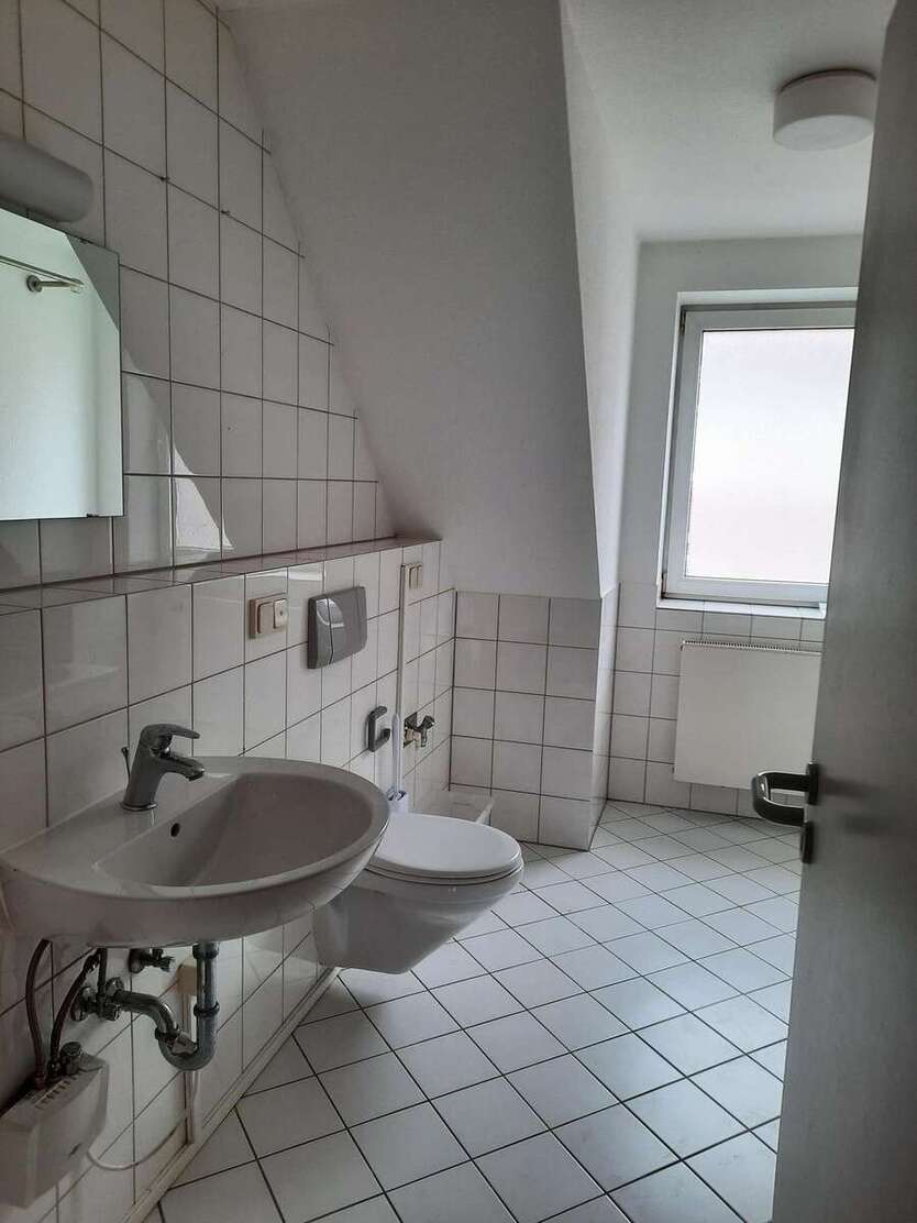 großzügige 3 Zimmer-Wohnung *gerade in Renovierung* mit Balkon und Küche 3 zimmer