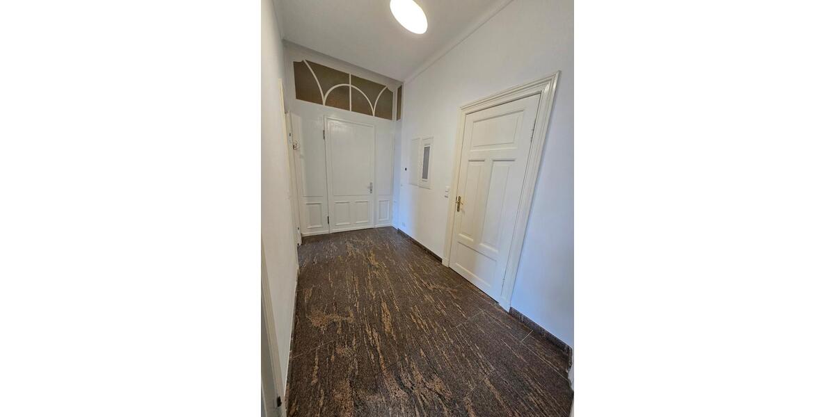 Helle 4- Zimmer Wohnung mit idealer Raumaufteilung-auch als WG geeignet 4 zimmer