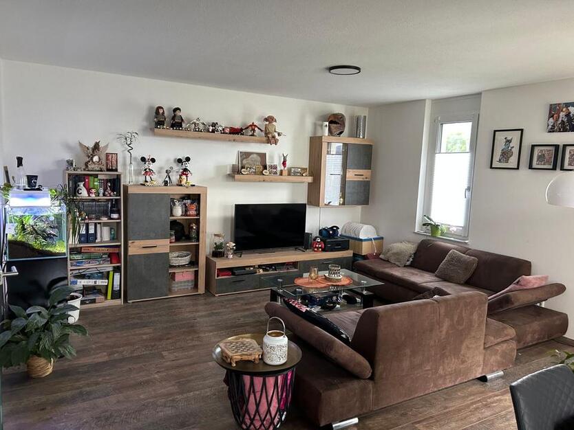 Erdgeschoßwohnung mit 2 Zimmern sowie Terrasse und 90m² Garten