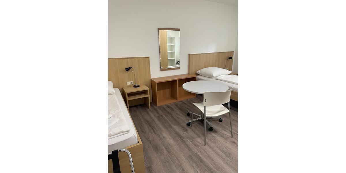 Wohnen auf Zeit Waiblingen - 4 Zimmer, 150 m&sup2;, 150&euro; | Angebot:25414786