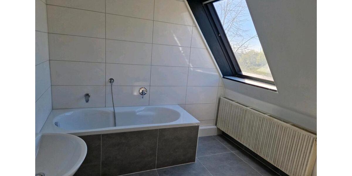 Dachgeschoßwohnung Wesel - 2 Zimmer, 65 m&sup2;, 780&euro; | Angebot:26362635