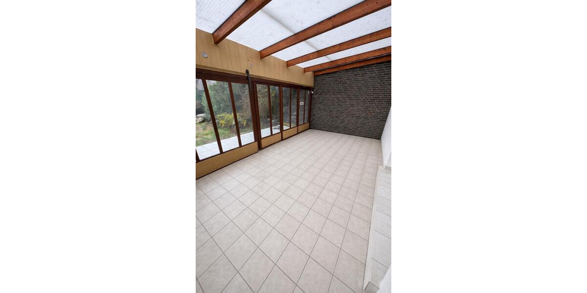 Erdgeschoßwohnung Kaarst - 7 Zimmer, 180 m&sup2;, 1.900&euro; | Angebot:26548422