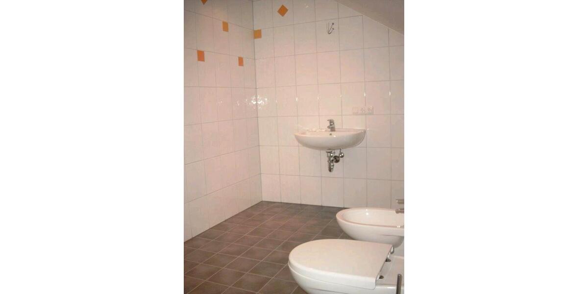 Dachgeschoßwohnung Cham - 3 Zimmer, 98 m&sup2;, 820&euro; | Angebot:18537304