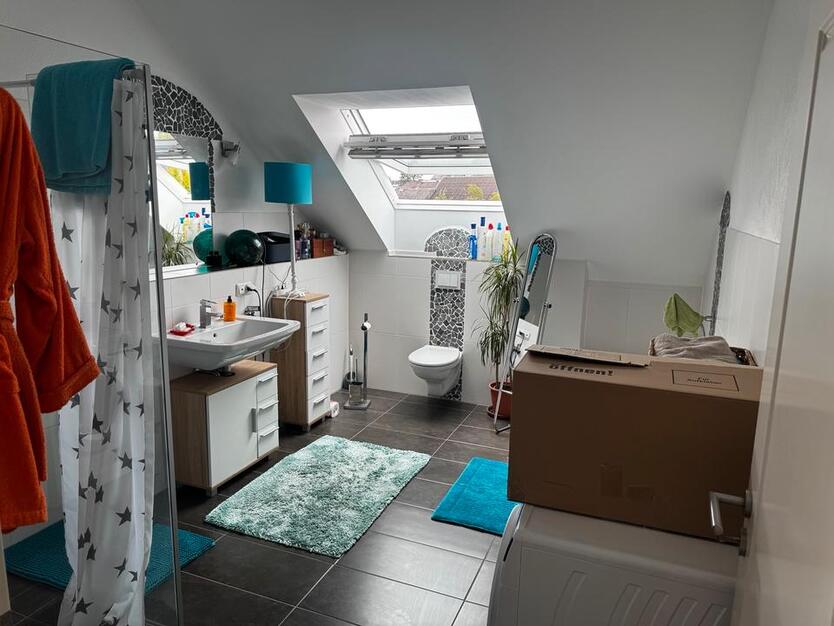 Helle 3 Zimmer Wohnung 87 qmmit EBK und Balkon, Garage und Aufzug