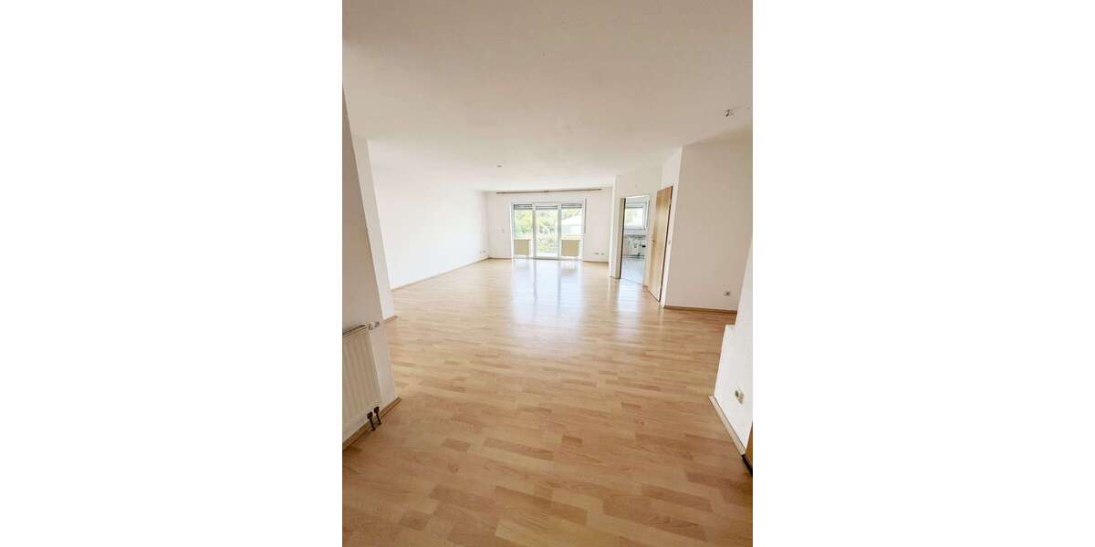 Etagenwohnung Schöneck - 4 Zimmer, 106 m&sup2;, 1.100&euro; | Angebot:27257553