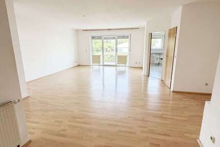 Wohnung Schöneck - 4 Zimmer, 106 m&sup2;, 1.100&euro; | Angebot:27257553