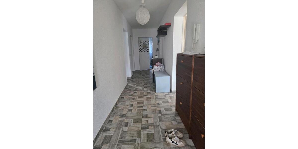 Erdgeschoßwohnung Rosbach vor der Höhe - 3 Zimmer, 90 m&sup2;, 1.000&euro; | Angebot:25902149