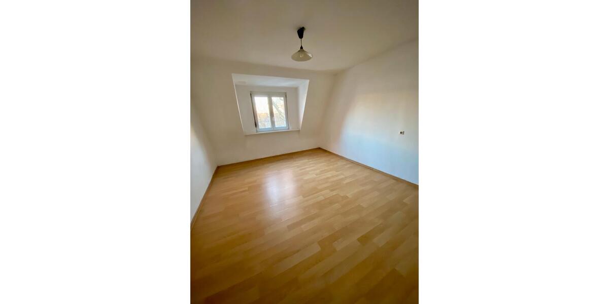 Etagenwohnung Völklingen - 4 Zimmer, 90 m&sup2;, 670&euro; | Angebot:26349882