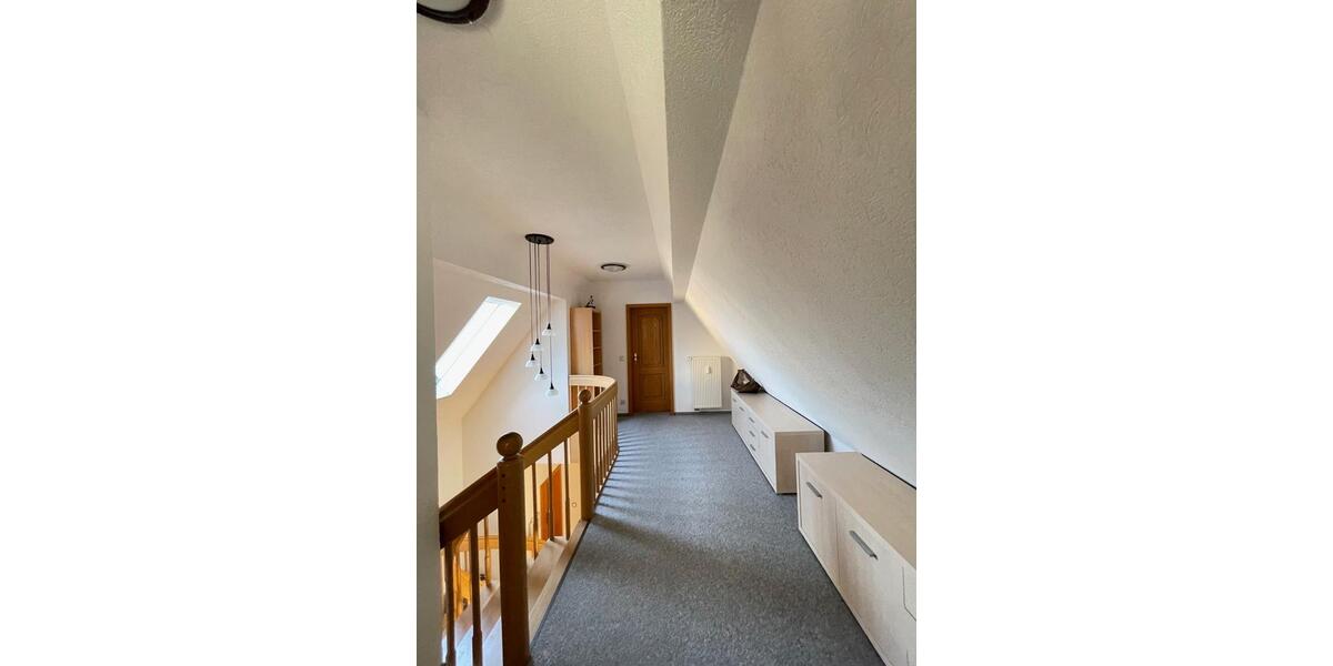 Dachgeschoßwohnung Erfurt Daberstedt - 5 Zimmer, 167 m&sup2;, 1.665&euro; | Angebot:24866952