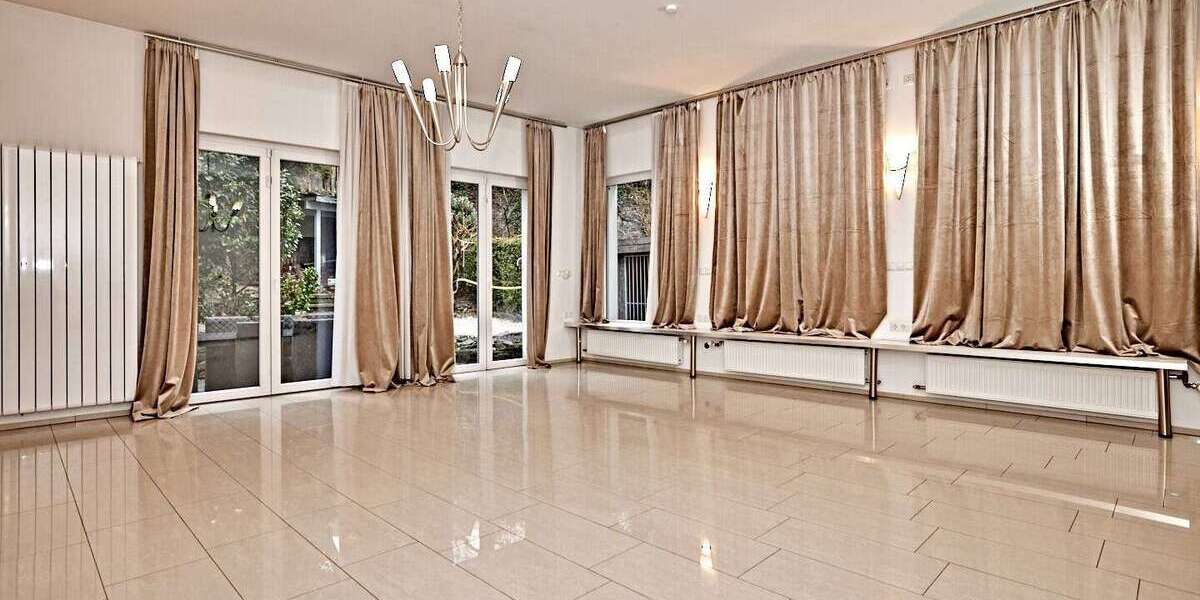 Etagenwohnung Iserlohn Grüne - 5 Zimmer, 200 m&sup2;, 990&euro; | Angebot:25203791