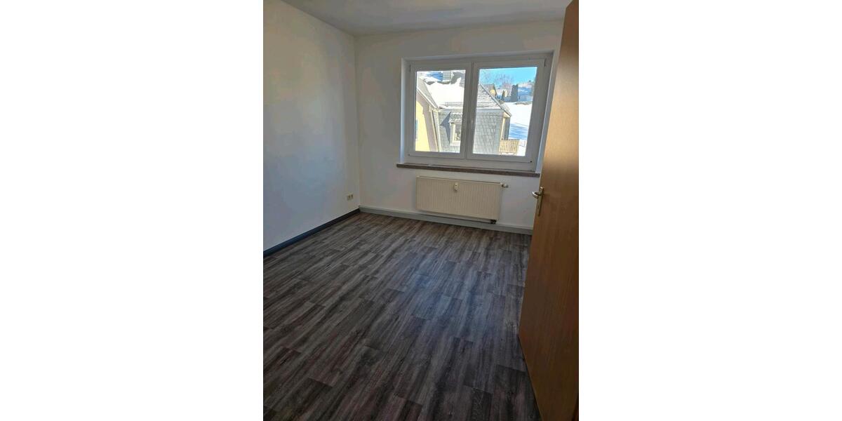 Schöne helle 5- Raumwohnung in Oelsnitz zu vermieten 5 zimmer