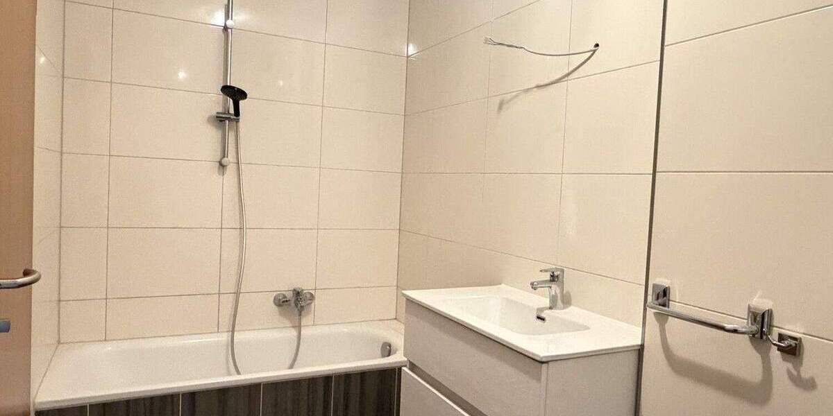 Etagenwohnung Steinbach (Taunus) - 3 Zimmer, 85 m&sup2;, 1.200&euro; | Angebot:25837333