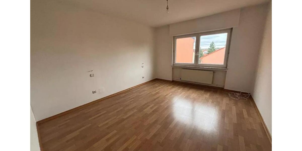 Etagenwohnung Saarbrücken - 5 Zimmer, 147 m&sup2;, 995&euro; | Angebot:25853646