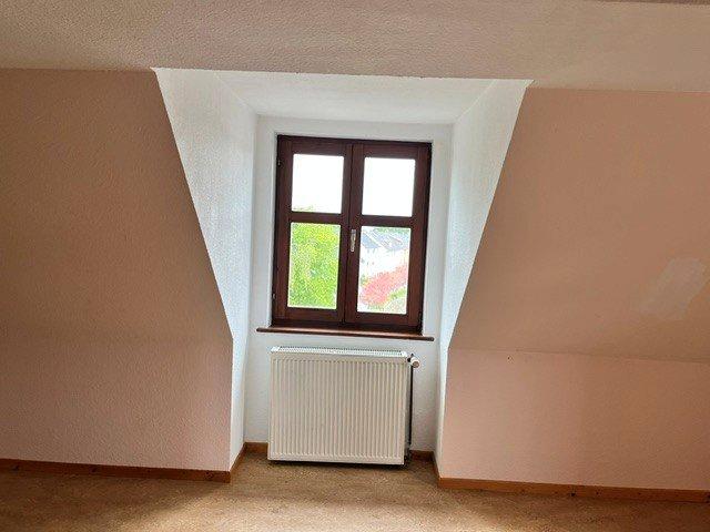 Dachgeschoßwohnung Lohfelden - 4 Zimmer, 93 m&sup2;, 930&euro; | Angebot:26663716