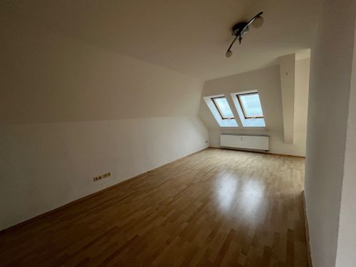 Dachgeschoßwohnung Bitterfeld-Wolfen Wolfen - 2 Zimmer, 87 m&sup2;, 653&euro; | Angebot:17645335
