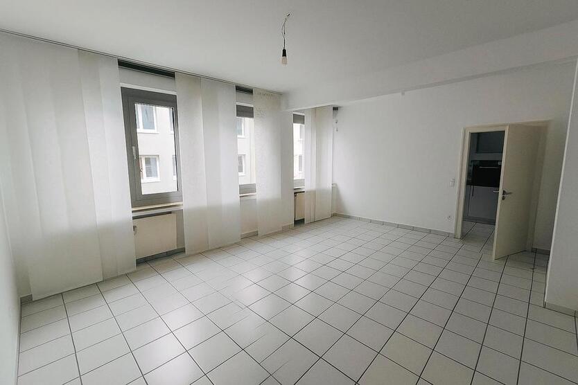Helle, renovierte 2-Zimmer-Wohnung mit Garten – Essen Zentrum zimmer