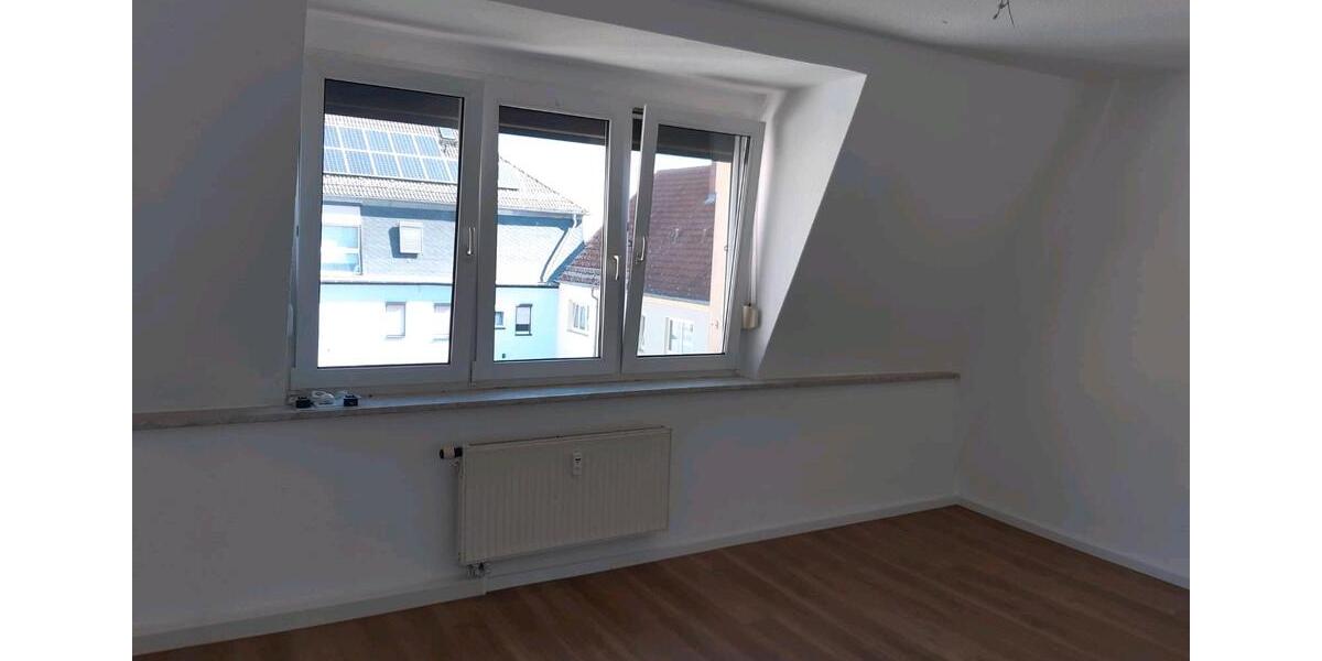 Dachgeschoßwohnung Strehla - 3 Zimmer, 73 m&sup2;, 445&euro; | Angebot:26261374