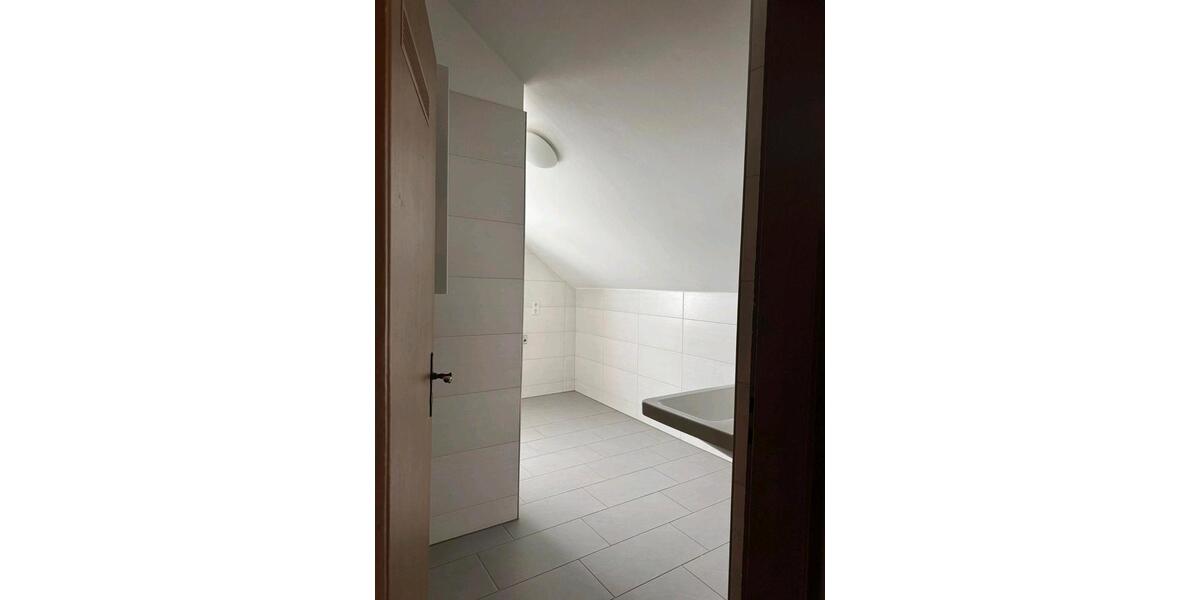 Dachgeschoßwohnung Pohlheim - 4 Zimmer, 105 m&sup2;, 1.450&euro; | Angebot:25058021