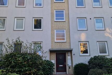 M 21 ST.MAGNUS- sanierte 3 Zimmerwohnung im 1. Obergeschoss mit einem Balkon- zimmer