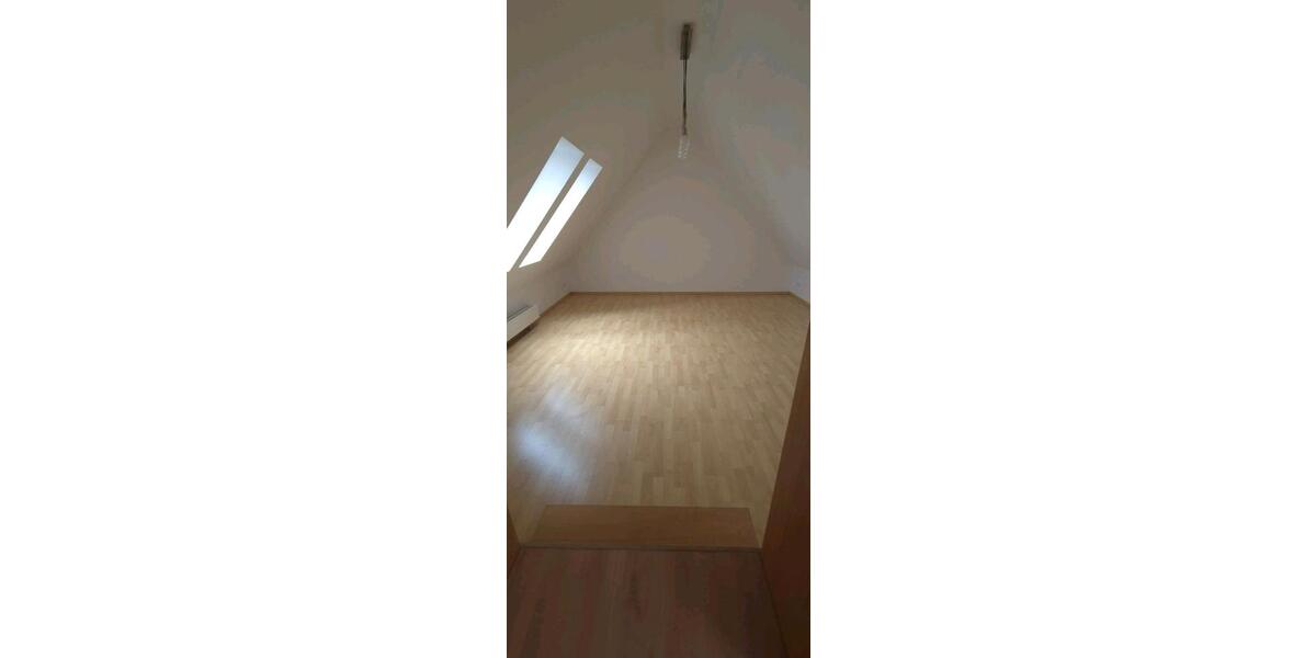 Frisch renovierte 4 Zimmer DG-Wohnung in Röhrmoos-Großinzemoos 4 zimmer