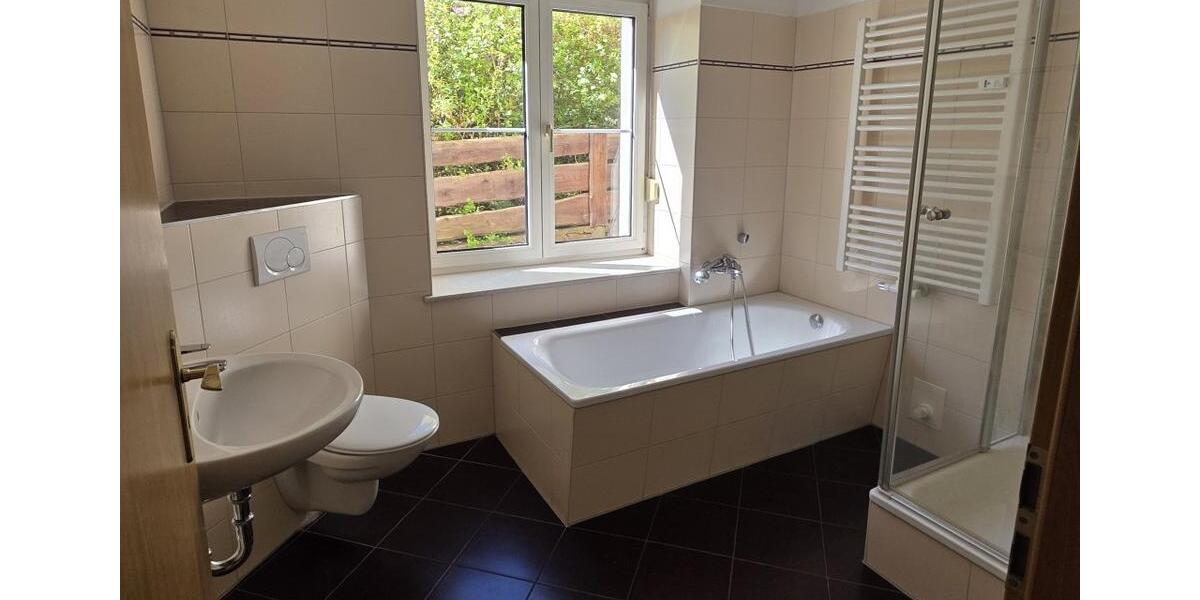 Erdgeschoßwohnung Großschirma - 4 Zimmer, 74 m&sup2;, 475&euro; | Angebot:26432015