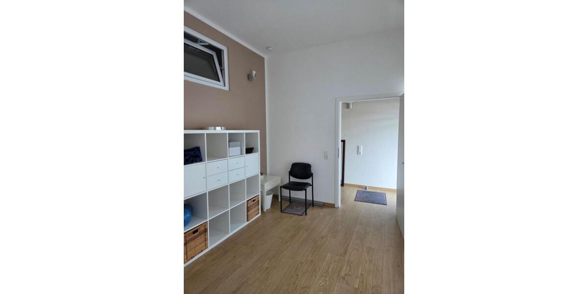 Leopoldshöhe PhysiopaxisBüroraum zur vermieten ca.80m²(50+30m²) zimmer