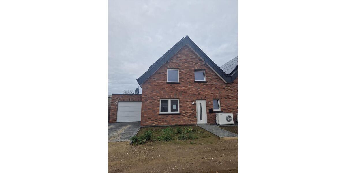 Doppelhaushälfte Goch-Nierswalde mit Garten und 2 Garagen Neubau zimmer