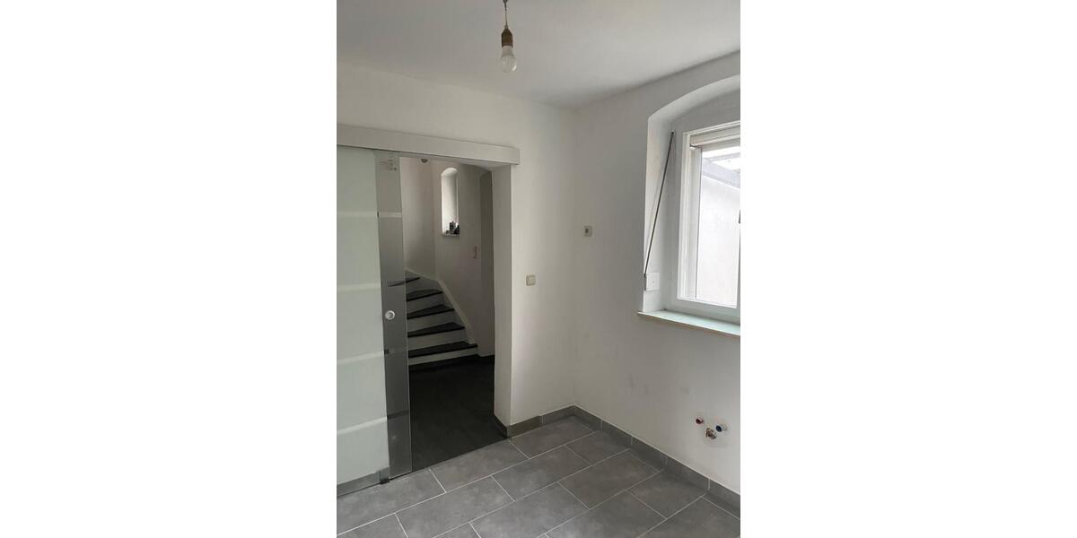 Schönes Wohnhaus mit Garten und Carport zur Miete 4 zimmer