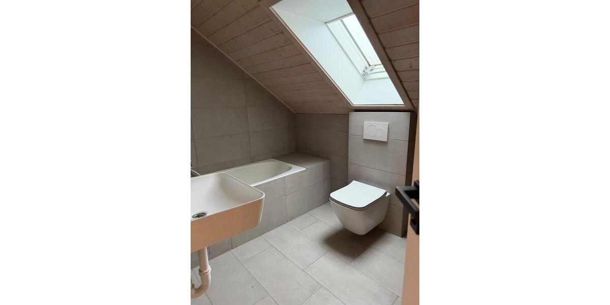 Frisch modernisierte 3-Zimmer-Dachgeschosswohnung 3 zimmer