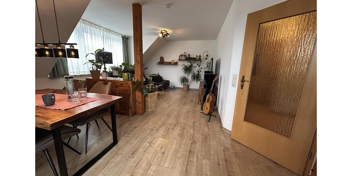 Dachgeschoßwohnung Hannover Herrenhausen-Stöcken - 3 Zimmer, 84 m&sup2;, 880&euro; | Angebot:24890343