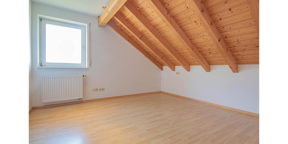 Dachgeschoßwohnung Waldshut-Tiengen Tiengen - 4.5 Zimmer, 110 m&sup2;, 750&euro; | Angebot:26630278