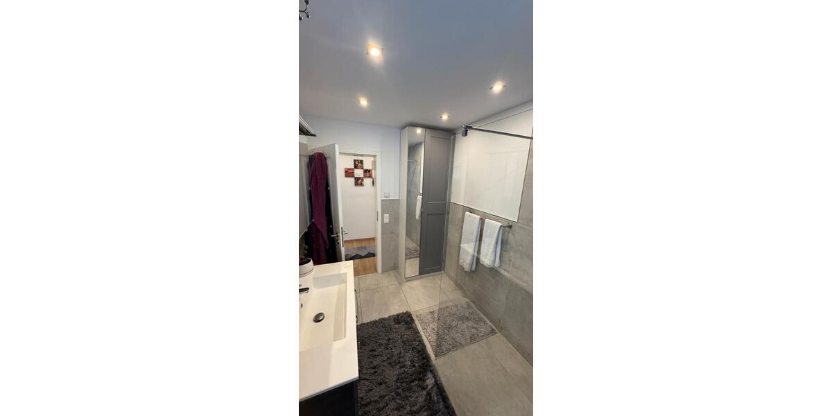Etagenwohnung Böblingen - 4 Zimmer, 100 m&sup2;, 2.200&euro; | Angebot:24677436