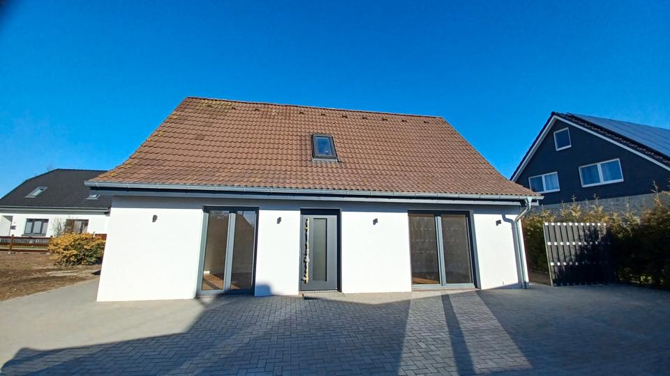 Einfamilienhaus Wesselburen - 4 Zimmer, 130 m&sup2;, 1.300&euro; | Angebot:26030818