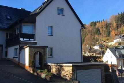 Vermiete Dachgeschosswohnung, 3 Raum Wohnung + Garage 3 zimmer