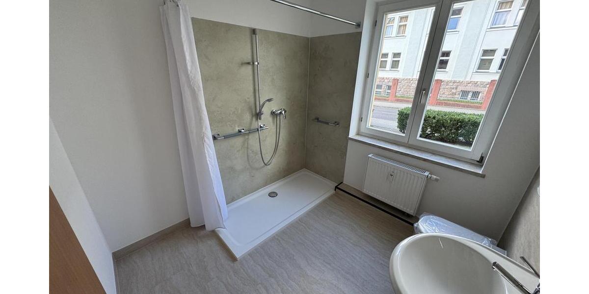 Frisch renovierte 3-Raum-Wohnung mit Balkon und bodentiefer Dusche! - Erdgeschoßwohnung Frankenberg | Angebot:27302075