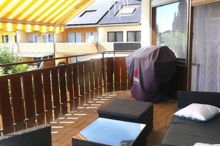 Schicke 3 Zimmer Wohnung mit einem sonnigen Balkon und PKW Stellplatz. Frei ab ab sofort! 3 zimmer